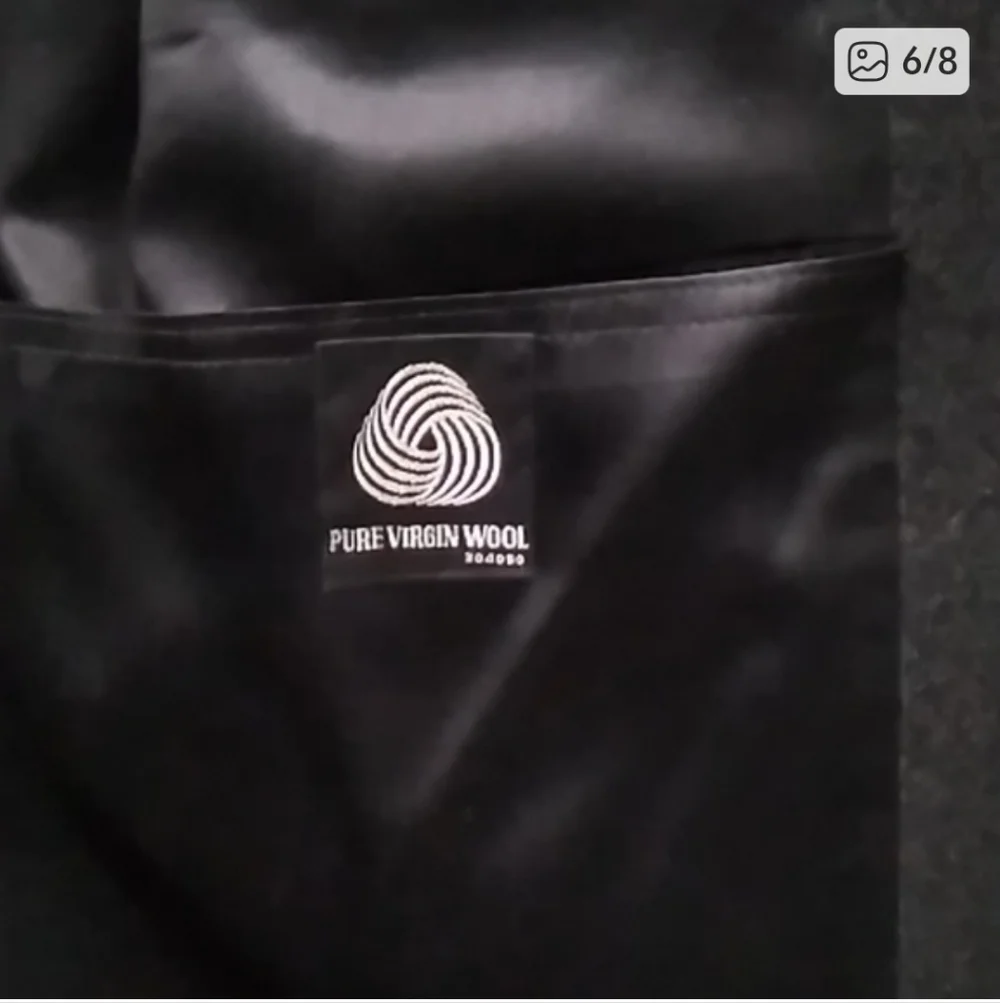 HOLT RENFREW 💯% Wool Overcoat - Picture 5 of 9